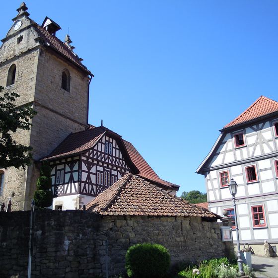 Fachwerk und Kirchturm in Bad Salzungen