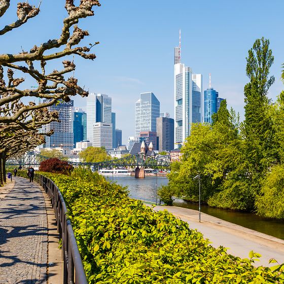 Promenade am Frankfurter Mainufer